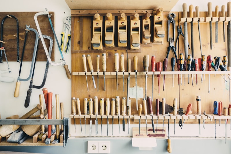 Hand and power tools with consumables
